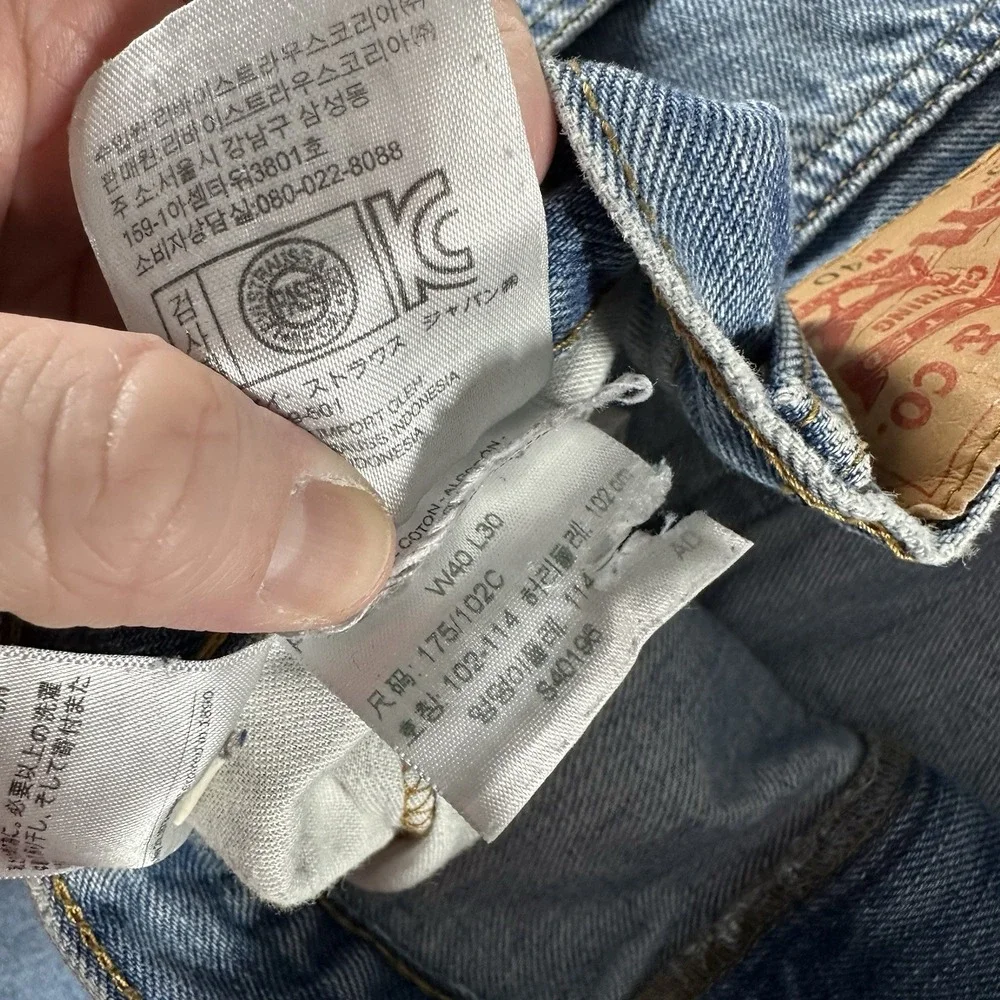 VINTAGE Levi's 550‎ Jeans Mens 40x30 Light Wash Distressed Fading